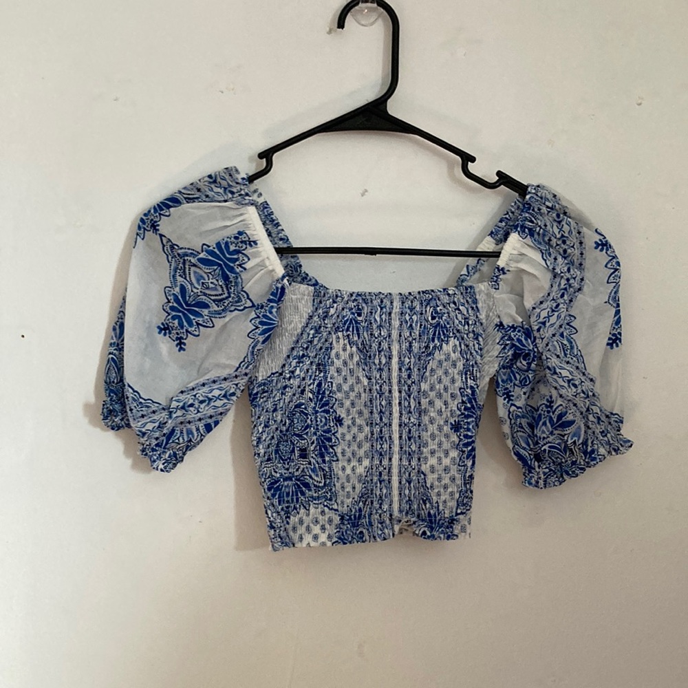 Stretchy blue and white short sleeve crop top Size S by Olivaceous
